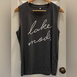 Lake Mode Sleeveless Graphic Top